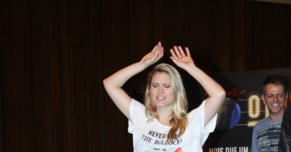 18.dez.2012 - Karen Junqueira e o elenco do espetáculo "Rock In Rio , O Musical" fizeram um ensaio para a imprensa na Cidade das Artes, localizada na zona oeste do Rio - Graça Paes/Foto Rio News