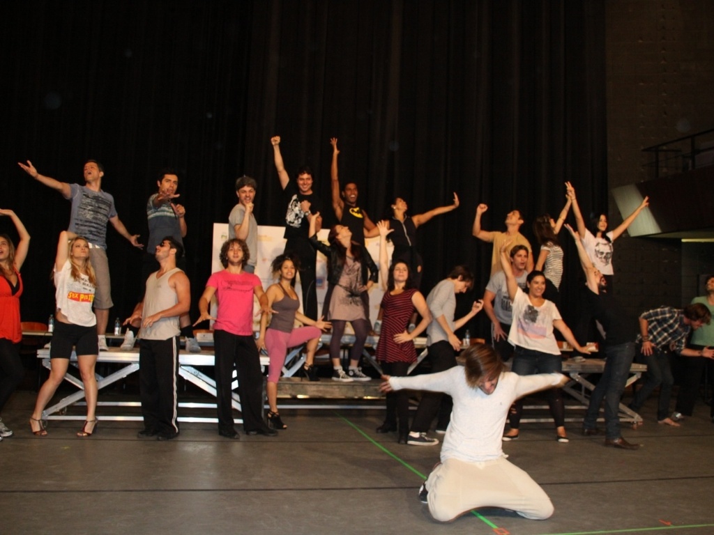 18.dez.2012 - O elenco do espetáculo musical "Rock In Rio , O Musical" fizeram um ensaio para a imprensa na Cidade das Artes, localizada na zona oeste do Rio - Graça Paes/Foto Rio News