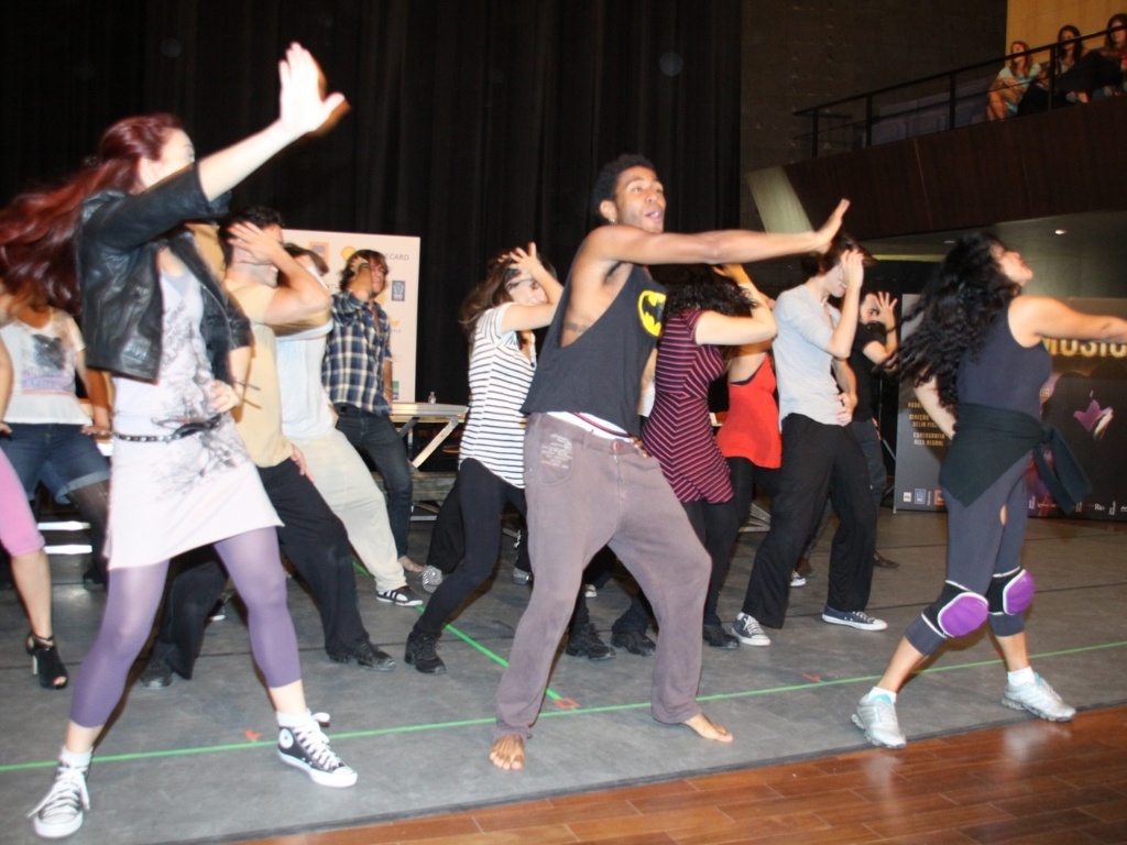 18.dez.2012 - O elenco do espetáculo musical "Rock In Rio , O Musical" fizeram um ensaio para a imprensa na Cidade das Artes, localizada na zona oeste do Rio - Graça Paes/Foto Rio News