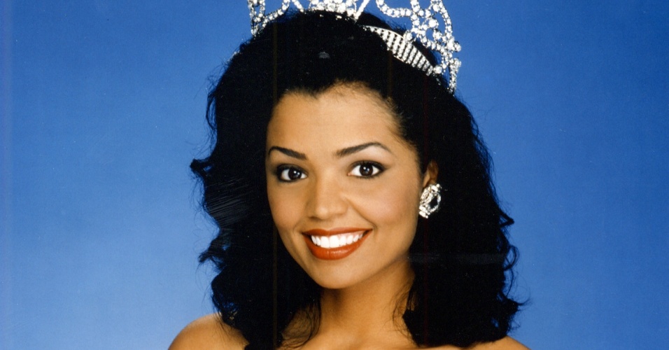 A americana Chelsi Smith venceu o Miss Universo 1995, realizado na Namíbia