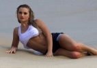 Thaiz Schmitt, a coelhinha da "Playboy", faz ensaio sensual em praia do Rio - Roberto Cristino/ Foto Rio News