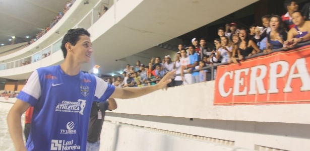 Futebol Solidário reúne ex-jogadores no estádio Mangueirão