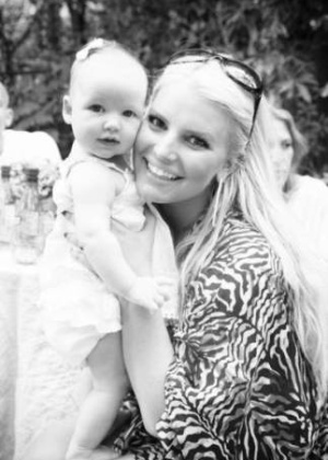 1.mai.2012 - Jessica Simpson deu à luz sua primeira filha, Maxwell Drew Johnson, no dia 1º de maio. A menina é fruto da relação da atriz com Eric Johnson