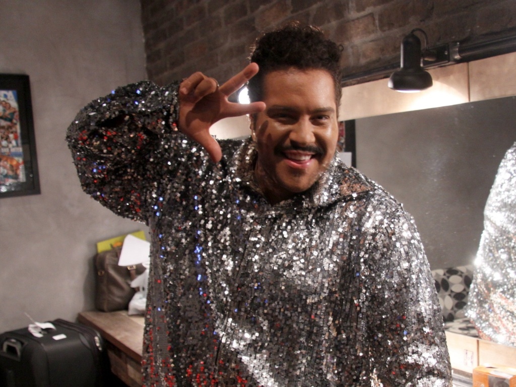 20.dez.2012 - Tiago Abravanel se apresenta no musical "Tim Maia - Vale Tudo", no Theatro NetRio, em Copacabana, Rio de Janeiro. O espetáculo sobre o "síndico" da música brasileira comemora 300 apresentações. - Felipe Assumpção/AgNews