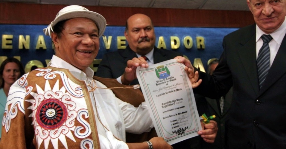 Dez.06 - O cantor e compositor Dominguinhos recebeu o título de cidadão maceioense, em cerimônia na Câmara Municipal em Maceió - José Emílio Perillo/Folhapress