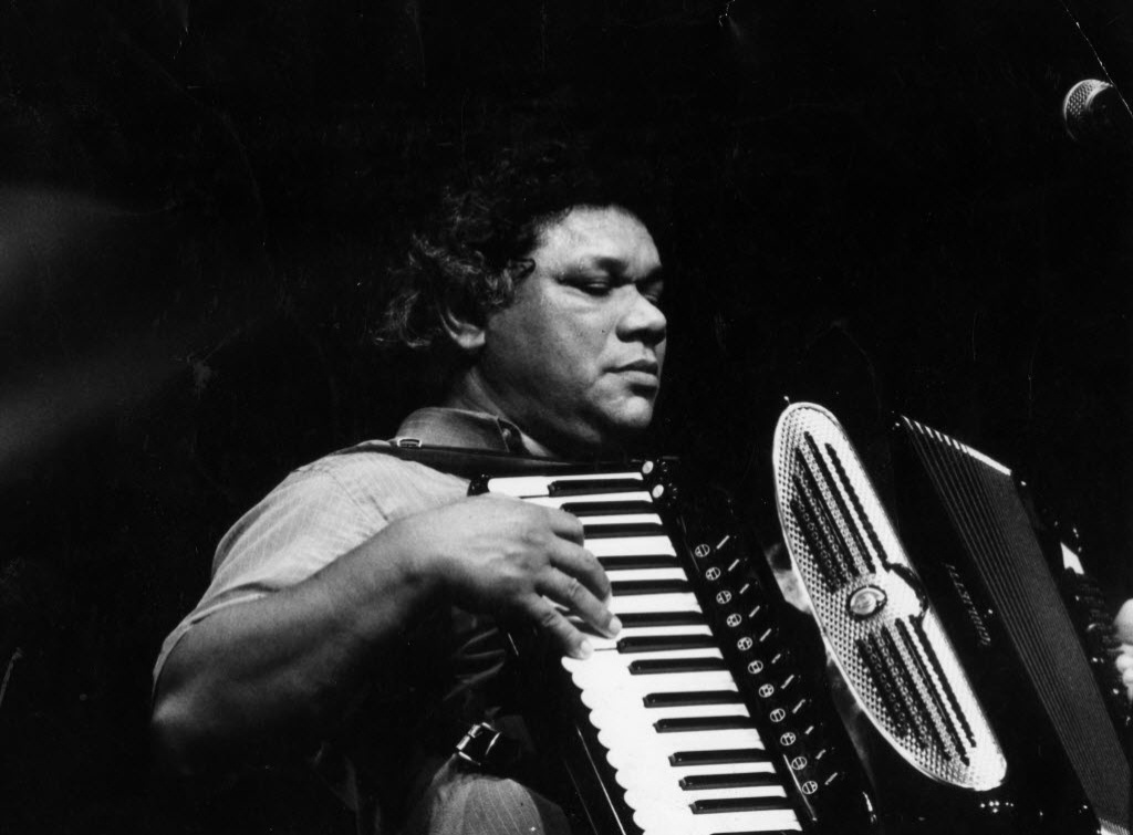 Dominguinhos, com seis anos de idade, aprendeu a tocar sanfona e ia a feiras livres para arrecadar dinheiro - Niels Andreas/Folhapress