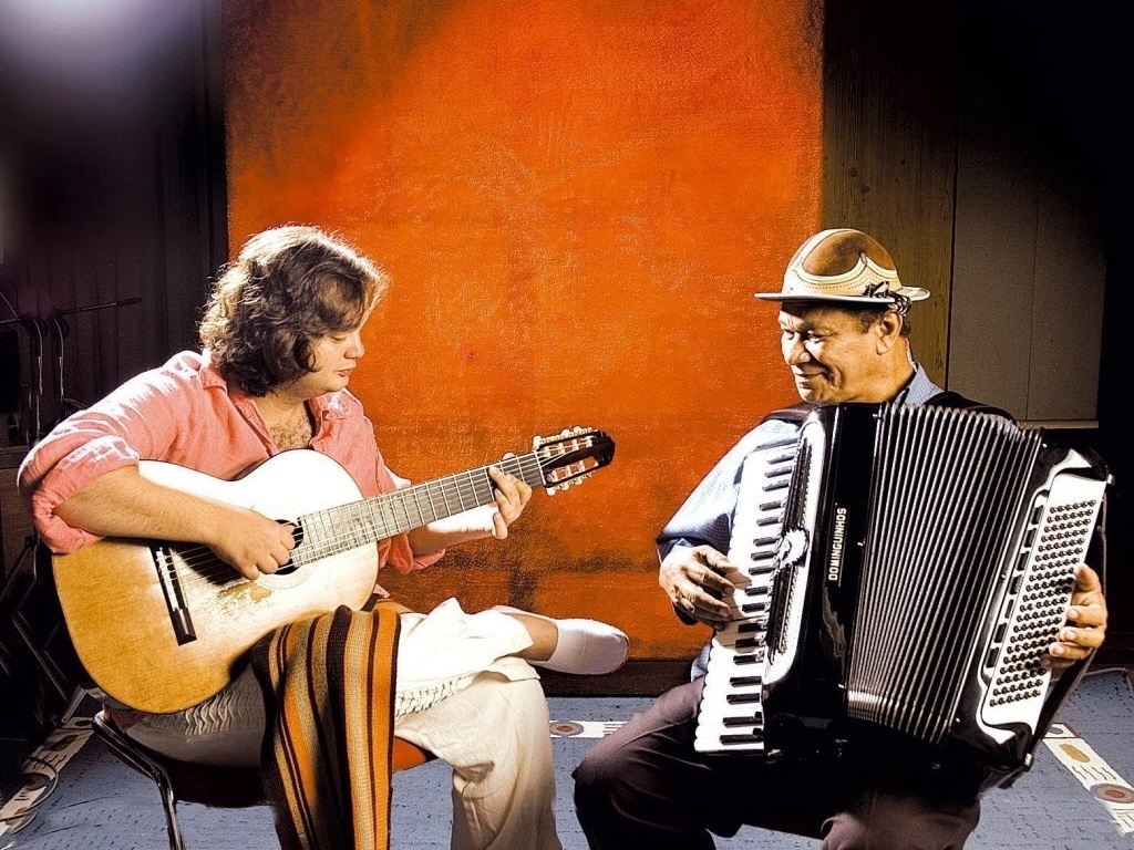 O violonista Yamandú Costa e Dominguinhos. Eles gravaram juntos o último álbum "Yamandu + Dominguinhos", lançado em 2008 - Divulgação
