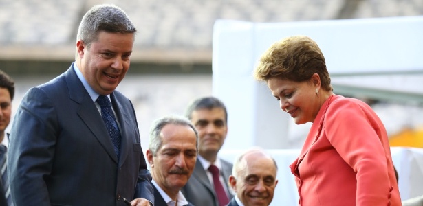 Governador Antonio Anastasia, ao lado da presidenta Dilma Rousseff, receberá Kalil - Rodrigo Lima/UOL