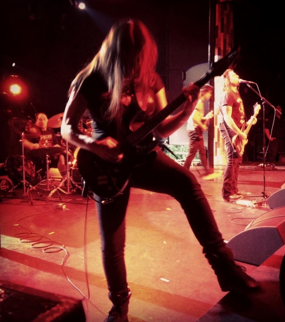 "Ainda não escrevi nenhuma canção sobre o que passei e não acho que vou. Seria muito óbvio. Quanto à minha voz, uma cirurgia de mudança de sexo não a afeta em nada, e nem os hormônios, já que os tomei como adulta", diz Marissa - Reprodução/Facebook/MarissaMartinez