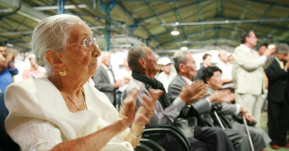 Jul.07 - Dona Canô, participa da inauguração de uma fábrica de embalagens, em Santo Amaro, Salvador