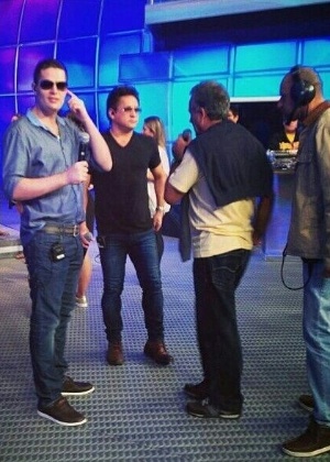 23.dez.2012 - Pedro Leonardo e o pai, o cantor Leonardo, ensaiam para apresentação no "Domingão do Faustão" - Reprodução/Instagram