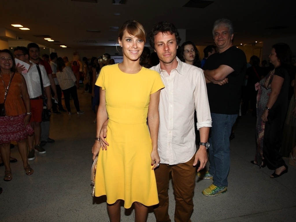 23.dez.2012 - Carolina Dieckmann vai ao show de Gilberto Gil e Stevie Wonder na companhia do marido, Tiago Worcman. A atriz contou que a canção "You Are The Sunshine Of My Life", de Stevie Wonder, tocou em seu casamento - Foto Rio News