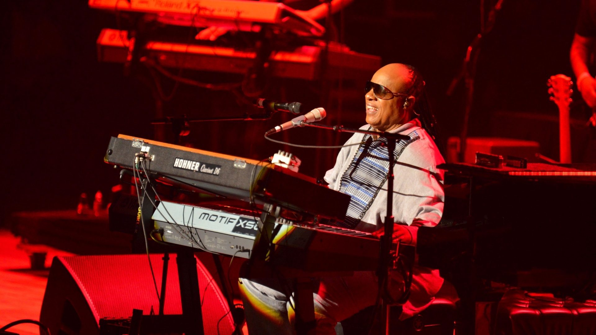 23.dez.2012 - Stevie Wonder abriu a apresentação com "Wonderful World" seguida de "Bird of Beauty" - André Lobo/UOL