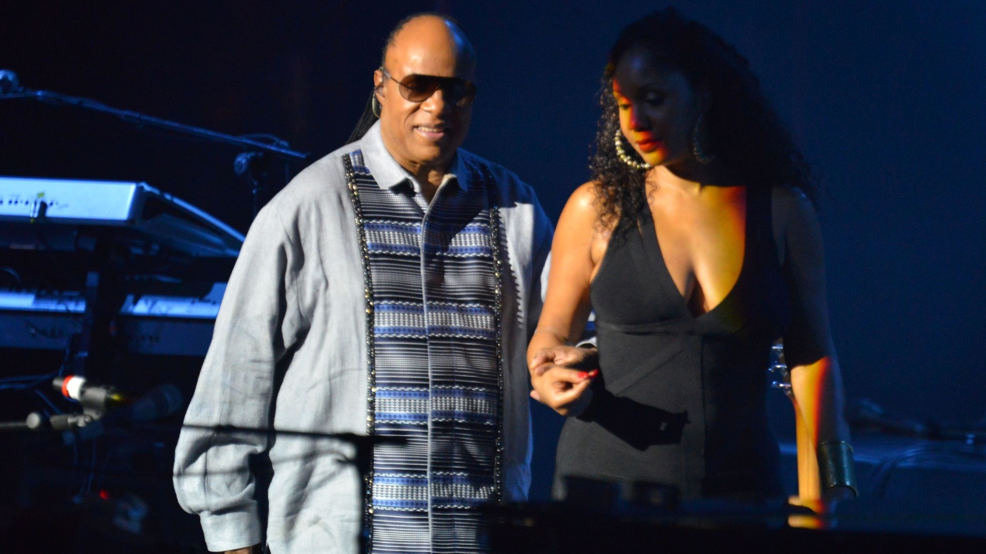 23.dez.2012 - Stevie Wonder abriu a apresentação com "Wonderful World" seguida de "Bird of Beauty" - André Lobo/UOL