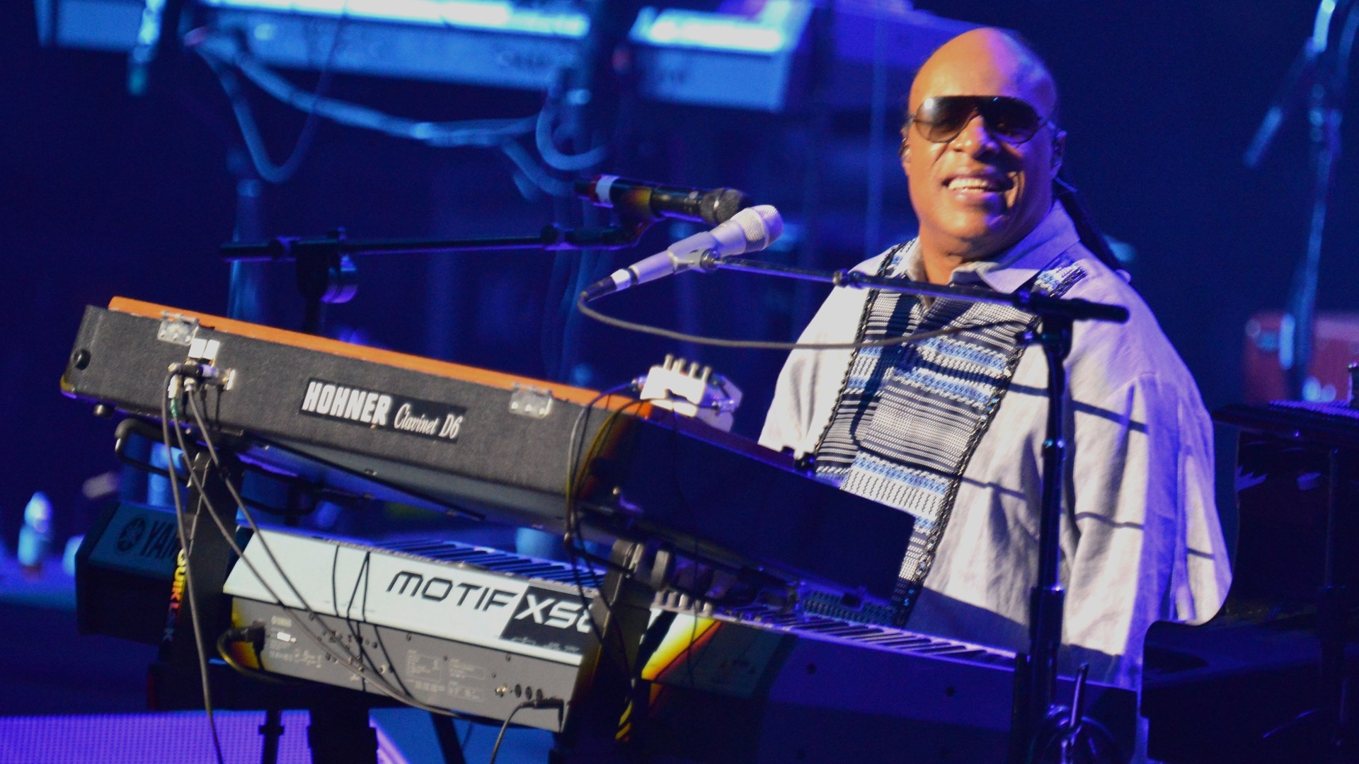 23.dez.2012 - Stevie Wonder abriu a apresentação com "Wonderful World" seguida de "Bird of Beauty" - André Lobo/UOL