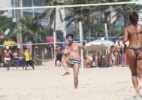 Marcelo Serrado joga futevôlei em praia do Rio - AgNews