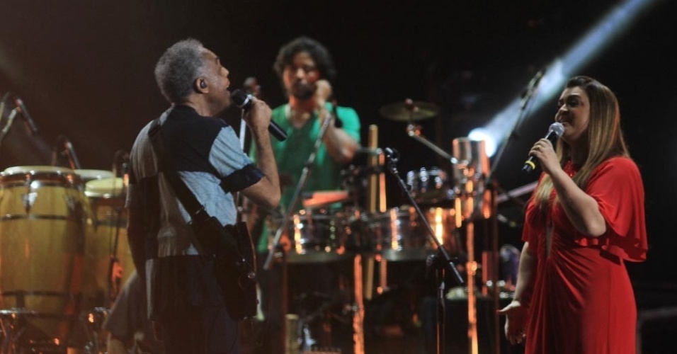 25.Dez.2012 - Gilberto Gil canta com sua filha Preta Gil, em show gratuito na praia de Copacabana, no Rio - Ricardo Cassiano/UOL