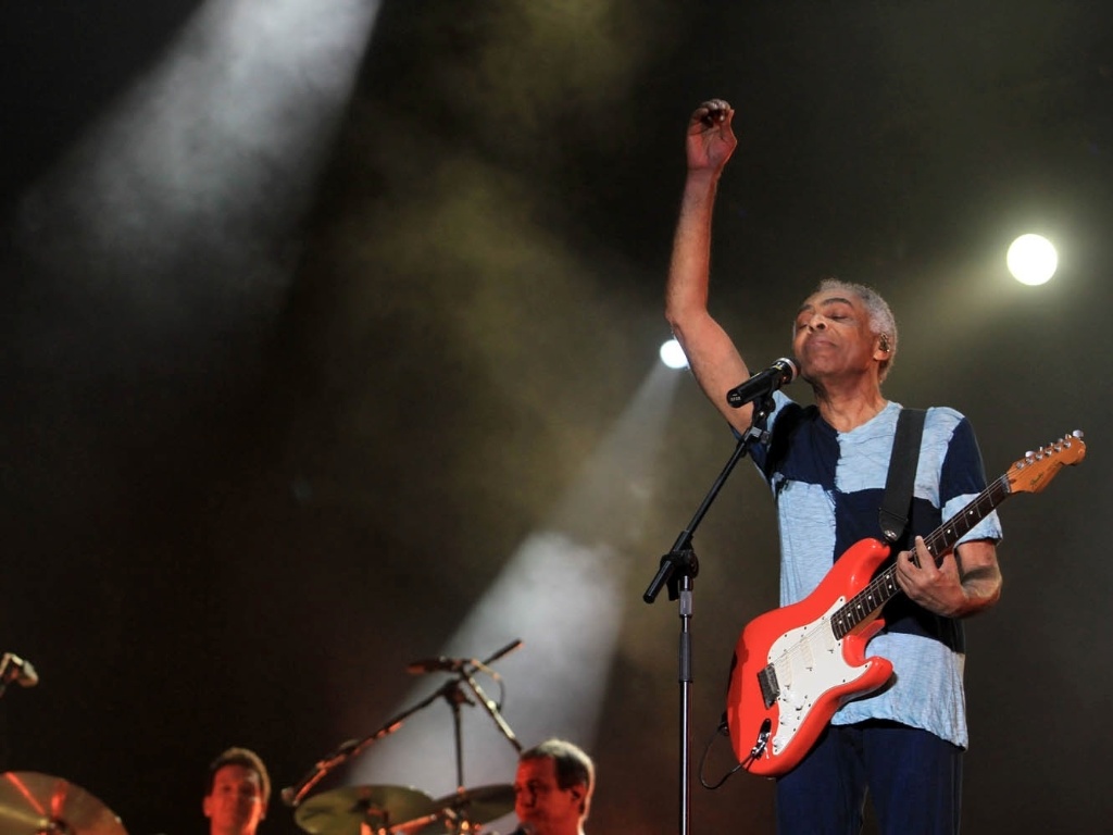 25.Dez.2012 - Gilberto Gil se apresenta em show gratuito na praia de Copacabana, no Rio. Depois dele, sobe ao palco o americano Stevie Wonder - Ricardo Cassiano/UOL