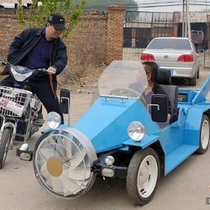 O carro atinge até 140 Km/h, segundo seu inventor - Reprodução/odditycentral.com/chinanews.com