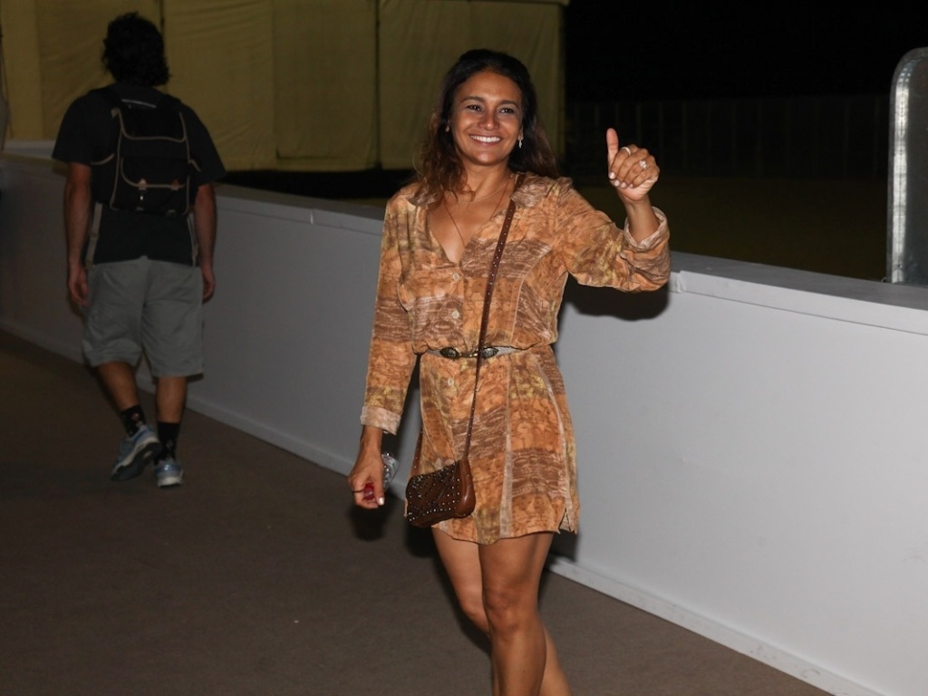25.dez.2012 - Dira Paes no show de Stevie Wonder e Gilberto Gil na praia de Copacabana - Foto Rio News