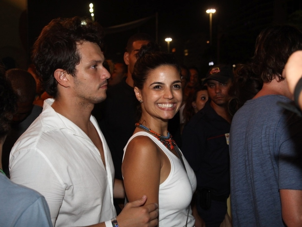 25.dez.2012 - Emanuelle Araújo e o namorado Carlos Henrique Blecher no show de Stevie Wonder e Gilberto Gil na praia de Copacabana - Foto Rio News