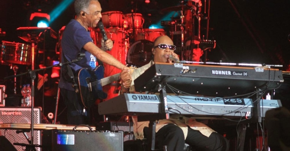 25.dez.2012 - Gilberto Gil e Stevie Wonder cantaram para cerca de 450 mil pessoas em Copacabana - Ricardo Cassiano/UOL