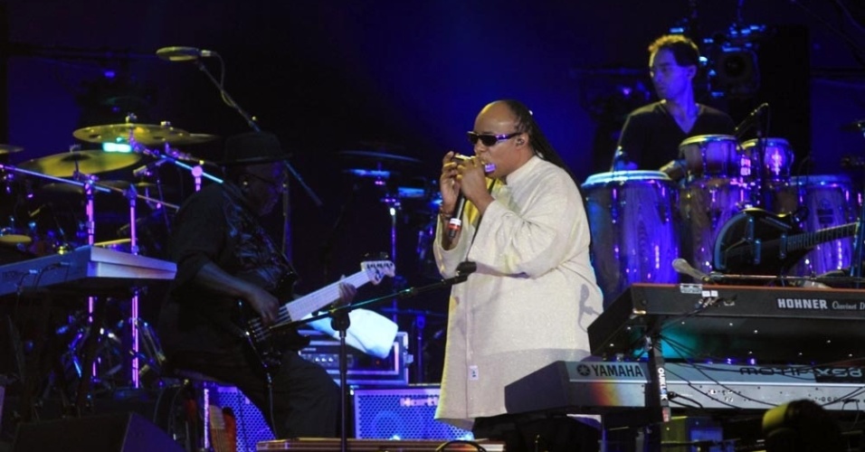 25.dez.2012 - Stevie Wonder abriu o show de Natal em Copacabana às 22h15 - Cassiano Ricardo/UOL