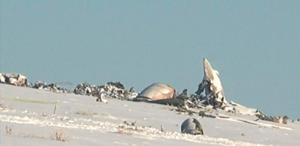 Destroços do avião militar Antonov Na-72, cuja queda matou 27 pessoas no Cazaquistão - Reuters/TV7.kz