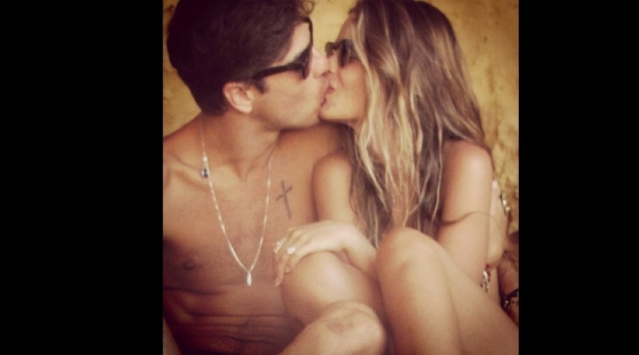 26.dez.2012 - Yasmin Brunet divulgou uma imagem onde aparece beijando o namorado, o também modelo Evandro Soldati