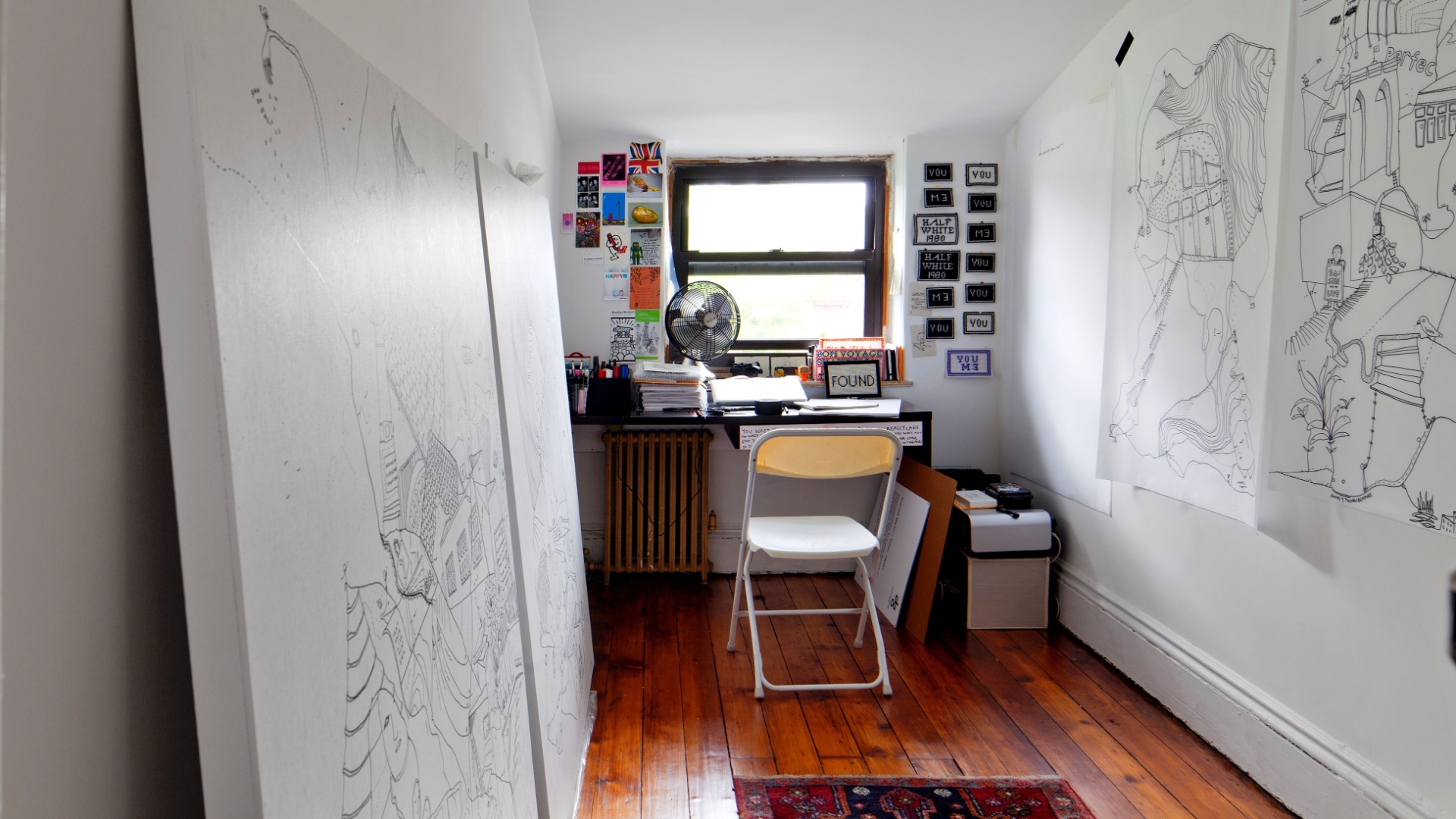 Recostada junto à parede do escritório está uma obra que deve compor uma exposição solo, a ser planejada para o próximo ano (Imagem do NYT, usar apenas no respectivo material) - Trevor Tondro/ The New York Times