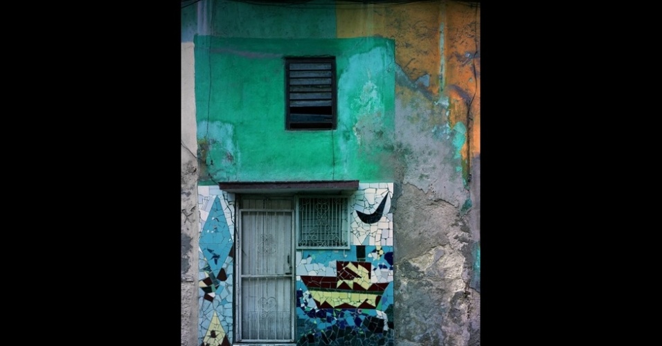 A série Havana, do fotógrafo americano, registra a textura e a decadência arquitetônica na cidade cubana (Imagem da BBC, usar apenas no respectivo material)  - Michael Eastman/BBC