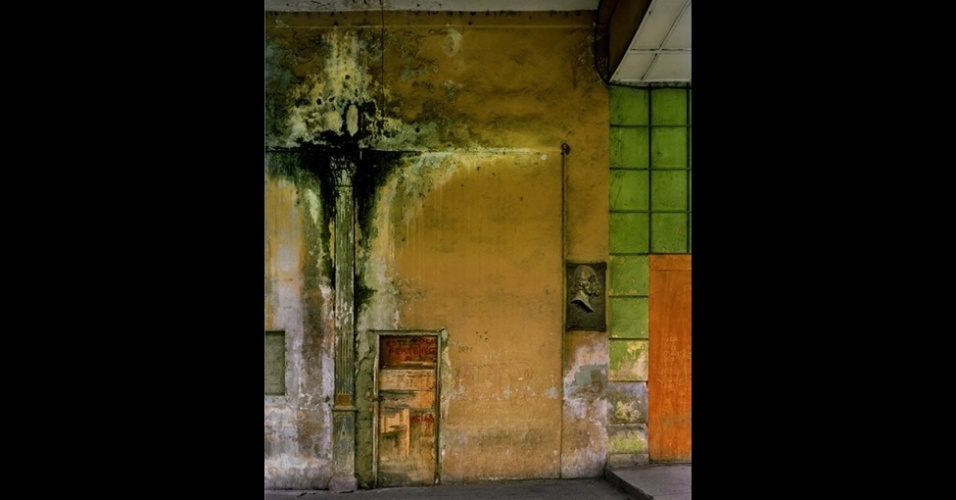 As fotos foram feitas durante a quarta viagem de Eastman a Cuba, com uma câmera analógica, 4X5 (Imagem da BBC, usar apenas no respectivo material)  - Michael Eastman/BBC