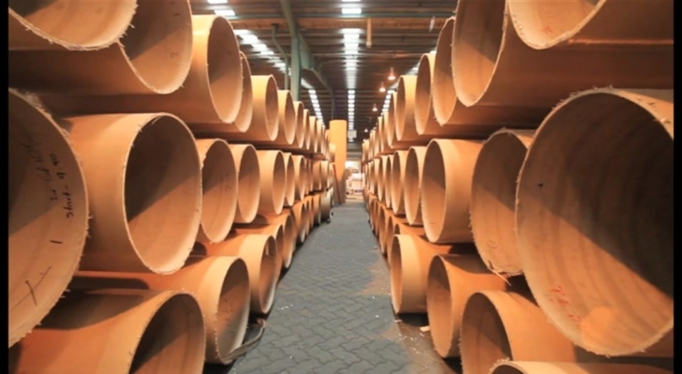 Construída a partir de tubos de papelão revestidos com poliuretano à prova de água e bloqueadores de fogo, a nova Catedral, assinada por Shigeru Ban, poderá abrigar 700 pessoas (Imagem da BBC, usar apenas no respectivo material) - Reprodução BBC