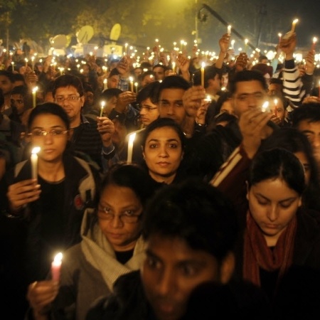 Indianos em protesto em Nova Déli, na Índia, após a morte da estudante indiana vítima de estupro coletivo, em 2012 - Sajjad Hussain/AFP