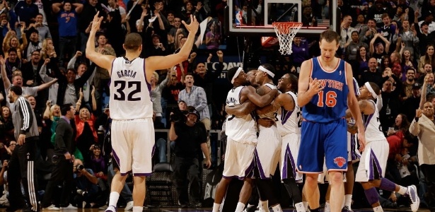 Atletas dos Kings celebram vitória sobre os Knicks; time deve mudar de cidade - Ezra Shaw/Getty Images/AFP