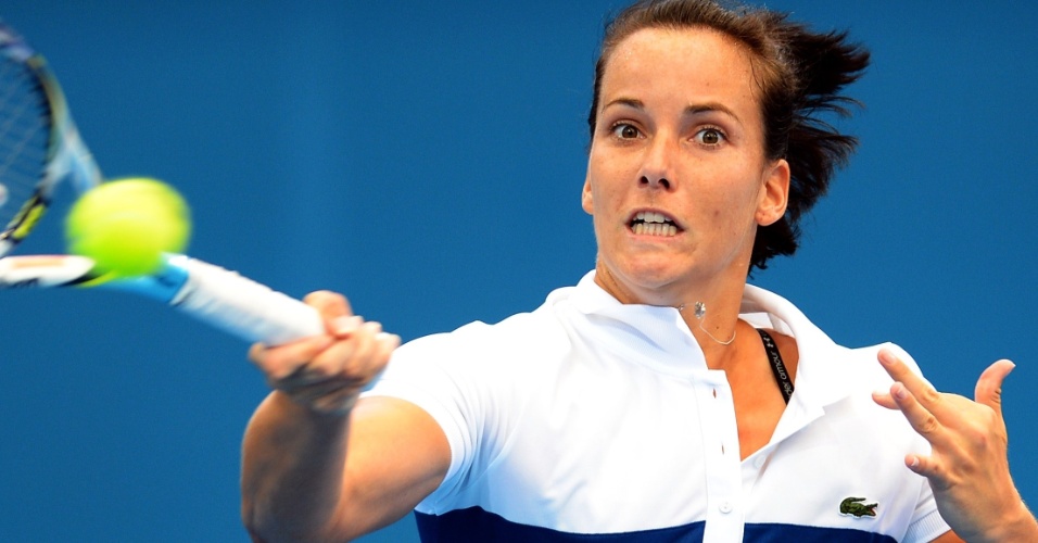30.dez.2012 - Jogadora australiana Jarmila Gajdosova acerta bola durante jogo de tênis em Brisbane (Austrália)