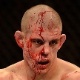 Com a cara cheia de sangue, Joe Lauzon encara Jim Miller durante a luta entre ambos no UFC 155 - Donald Miralle/Zuffa LLC/Zuffa LLC via Getty Images