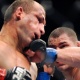 Junior Cigano (e) é golpeado pelo novo campeão dos pesados Velásquez no UFC 155 - AP Photo/David Becker