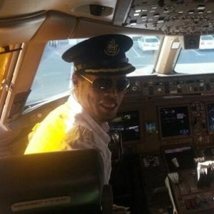 Depois de lançar filme na Índia, Ronaldinho Gaúcho posta foto em seu twitter bancando piloto de avião  - Reprodução/twitter