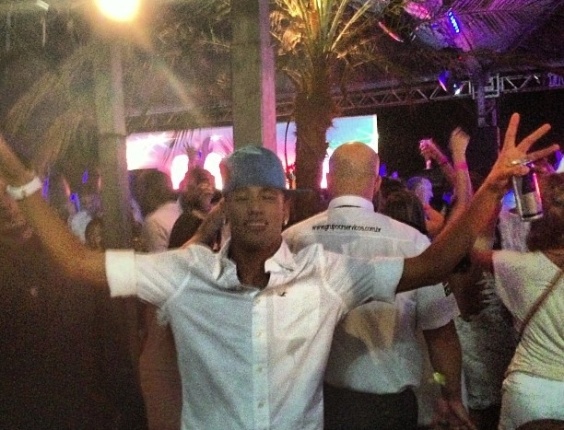1.jan.2013 - Neymar curte a virada em festa em Santa Catarina