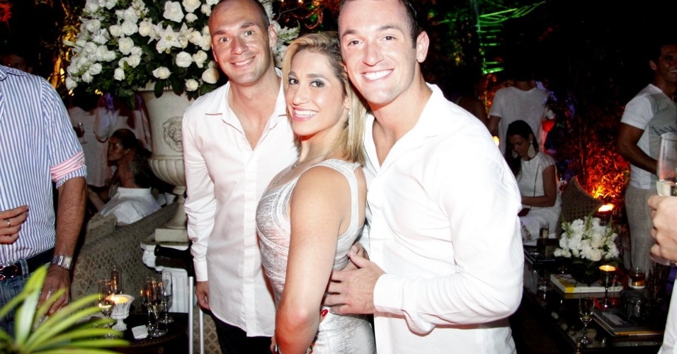 1.jan.2013 -Os irmãos Daniele e  Diego Hypólito passam a virada na casa de Bruno Chateaubriand, na Gávea, no Rio