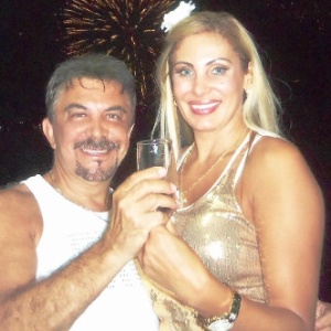 Ângela Bismarchi comemora a virada do ano ao lado do marido Wagner Moraes
