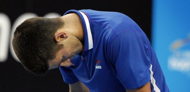 Novak Djokovic lamenta a derrota para o australiano Bernard Tomic - REUTERS/Stringer