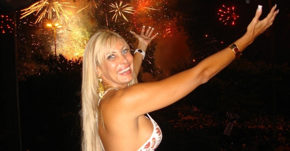 2.jan.2013 - Recém-casada, Ângela Bismarchi publica foto para desejar "feliz ano novo" a seus seguidores