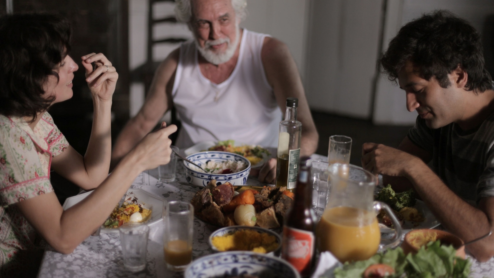 Dirigido por Kléber Mendonça Filho, "O Som Ao Redor" mostra as transformações de uma rua da cidade do Recife depois que um grupo de milicianos chega ao bairro - Divulgação