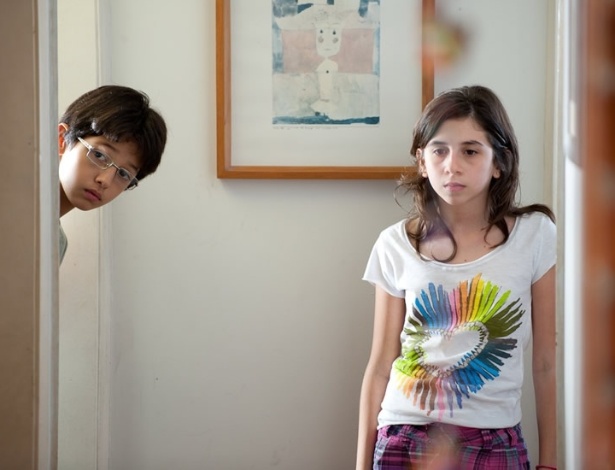 "O Som Ao Redor", de Kléber Mendonça Filho, mostra como a vida numa rua de classe média na zona sul do Recife toma um rumo inesperado após a chegada de uma milícia que oferece a paz de espírito da segurança particular. A presença desses homens traz tranqulidade para alguns e tensão para outros numa comunidade que parece temer muita coisa  - Divulgação