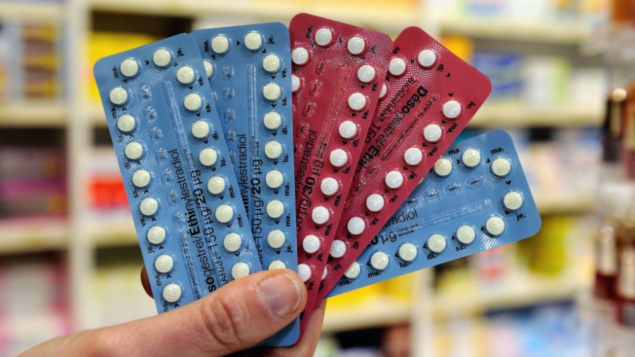 O uso de anticoncepcionais recai sobre as mulheres, enquanto os homens indonésios ainda são muito resistentes aos preservativos - AFP/Philippe Huguen