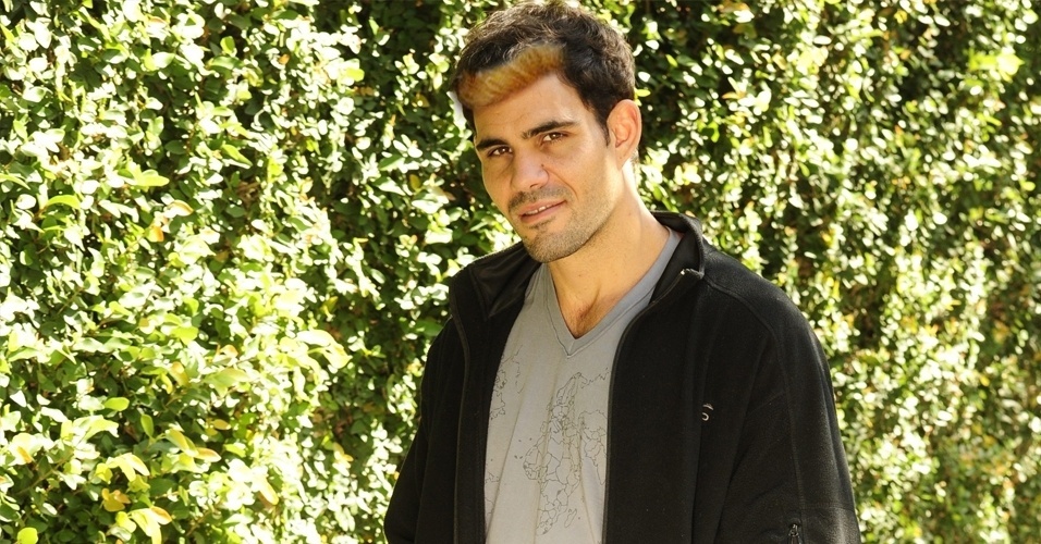 Juliano Cazarré - Arte/UOL