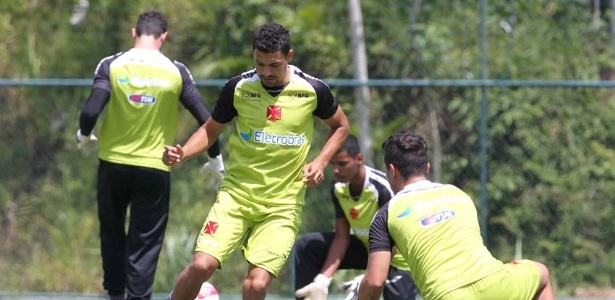 O atacante Eder Luis trabalha com os companheiros durante a pré-temporada do Vasco - Marcelo Sadio/ site oficial do Vasco
