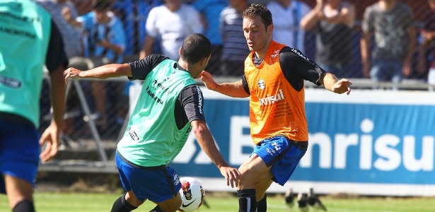 Fábio Aurélio no único treinamento com bola em que esteve presente na pré-temporada - Lucas Uebel/Divulgação/Grêmio FBPA
